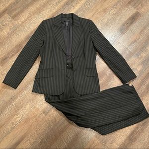 Women’s The Limited Black Pin-Stripe Pants Suit Size 12